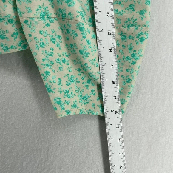Levi's Blouse Women's Sz S Green Yvie Standard Fit Floral Puff Sleeves Cropped - Picture 4 of 8